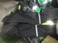 Ensemble de plus de trente pièces de tenue hiver de chantier… (photo 2)