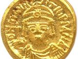 une pièce d'or à l'effigie d'un homme coiffé d'un chapeau