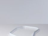 plateau rectangulaire en plastique blanc avec couvercle, posé sur une surface blanche