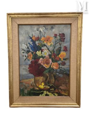 tableau représentant des fleurs dans un vase posé sur une table, sur fond blanc