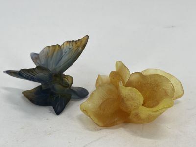 two pieces of glass sitting next to each other on a table