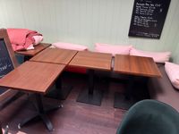 12 TABLES carrées le plateau en pvc sur piètement métallique (photo 5)