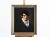 tableau représentant un homme vêtu d'un manteau noir et d'une chemise blanche