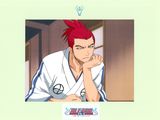 une image d'anime représentant un homme aux cheveux roux portant une chemise blanche