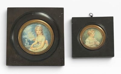 une paire de portraits miniatures représentant une dame et un enfant