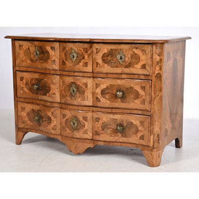 image d'une commode en bois sur fond blanc