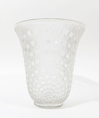 René LALIQUE (1860-1945) Vase « DAMIERS », modèle créé en 19…