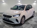 une photo d'une Opel blanche garée dans un showroom