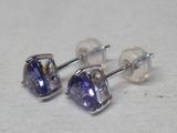 paire de boucles d'oreilles en pierre de Tanzanie avec tiges en argent