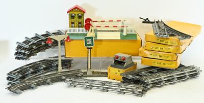 un circuit de train miniature posé sur les rails