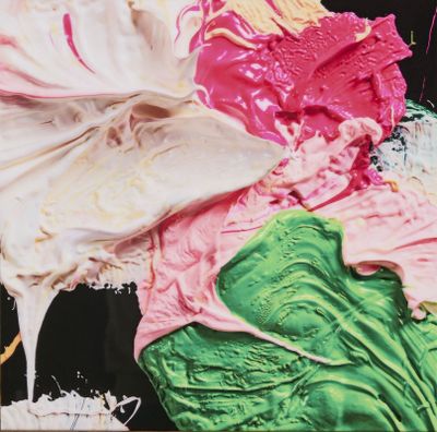 un tableau représentant un assortiment de couleurs diverses posé sur une table