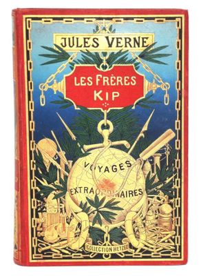 un livre rouge sur lequel figure l'image d'une carte