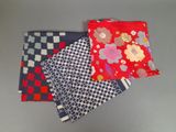 trois morceaux de tissu présentant des motifs différents