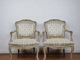 paire de fauteuils de style louis xv