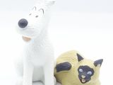 two figurines of a dog and a cat sitting next to each other