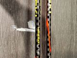 two skis that are sitting on the floor