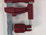 a clamp that is attached to the handle of a clamp