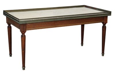 TABLE basse en bois teinté acajou, plateau de marbre blanc à… - Photo 1