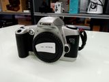a silver camera sitting on a table with a black lens