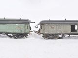 quatre wagons alignés les uns à la suite des autres