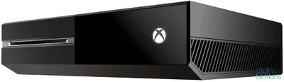 La console de jeux Xbox est posée sur un fond blanc.