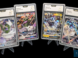 quatre types différents de cartes Pokémon exposées sur un fond noir