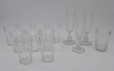Baccarat modèle Chaumy, dix gobelets en cristal à décor de n…