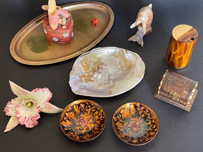 a lot of decorative items that are on the table
