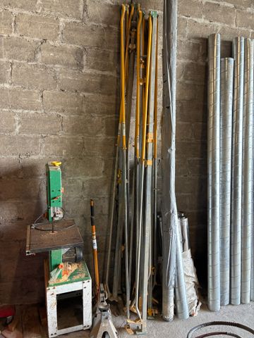 Lot de 6 poteaux réglables MACC. Visite Annexe, impasse Georges C