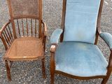 two chairs sitting next to each other in a parking lot