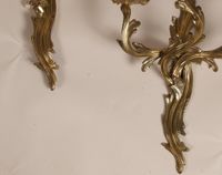 Paire d’appliques à trois bras de lumière de style rocaille … (photo 6)