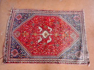 Tapis noué main, à décor de 4 oiseaux au centre, 146x102 cm …