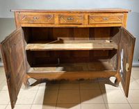 Buffet à hauteur d'appui en noyer, ouvrant par deux portes e… (photo 5)