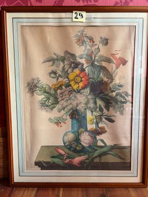 tableau représentant un vase de fleurs posé sur une table devant un mur rose