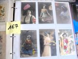 une photo d'un livre sur lequel figurent des images de femmes