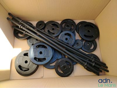une boîte contenant toutes sortes d'outils