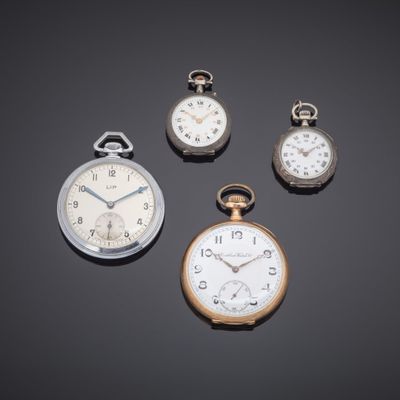 trois types différents de montres de poche sur un fond noir
