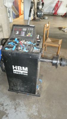 l'image d'une machine dans un garage