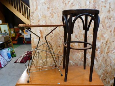 Tabouret haut en bois et bois courbé, assise circulaire cané… - Photo 1