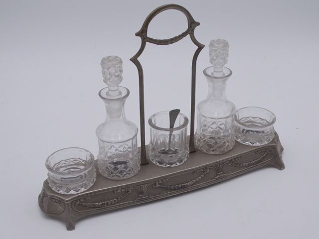Serviteur huilier vinaigrier et condiments en étain et verre