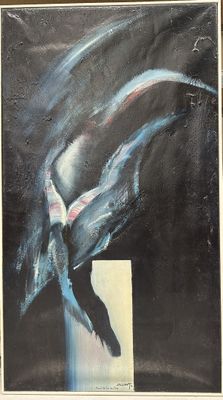 une peinture à l'huile représentant un oiseau volant dans les airs au-dessus d'une place