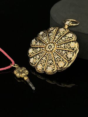 MONTRE à GOUSSET en or 750/°°° (18K), le cadran en métal à f…