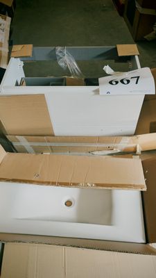 une boîte posée sur une autre boîte