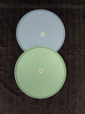 Lot de 170 assiettes en plastique de la marque ALSICO - deux…