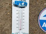 a sticker with a picture of a car and a thermometer on it