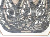 a picture of a picture of a crown on display