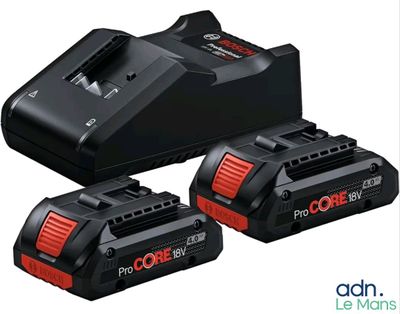 deux batteries Black & Decker avec des touches de rouge