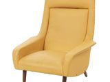 une image représentant un fauteuil en cuir jaune sur fond blanc