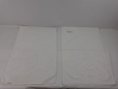 Lot de 2 - Ces deux accessoires de salle de bain mesurent 80…