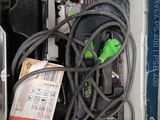 une boîte contenant un ensemble d'équipements électriques